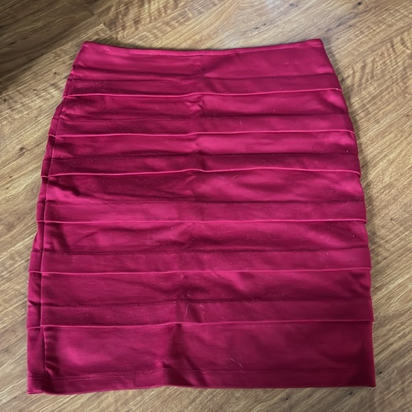 Red Rose Pencil Skirt - Picture 2 of 5